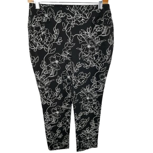 Chico's Brigitte Basic Slit Ankle Pants Front Pockets Size 4 Regular Stretchy - Picture 2 of 9